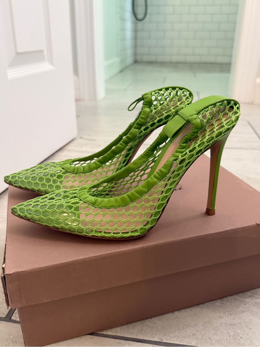 Gianvito Rossi Fishnet Leather Pumps Italian-made • Stiletto heel • Size 40 NIB